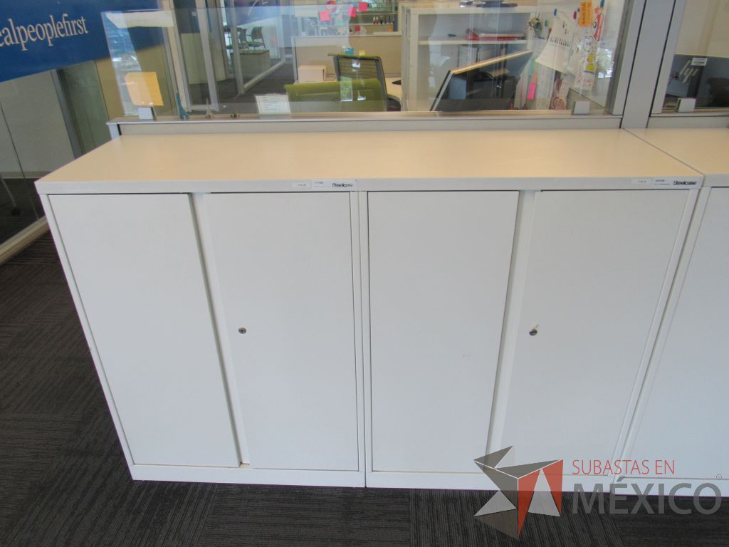 Lote 240 - Gabinete metálico con 4 puertas color blanco. - Imagen 6