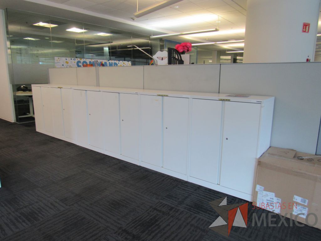 Lote 306 - Gabinete metálico con 4 puertas color blanco. - Imagen 10