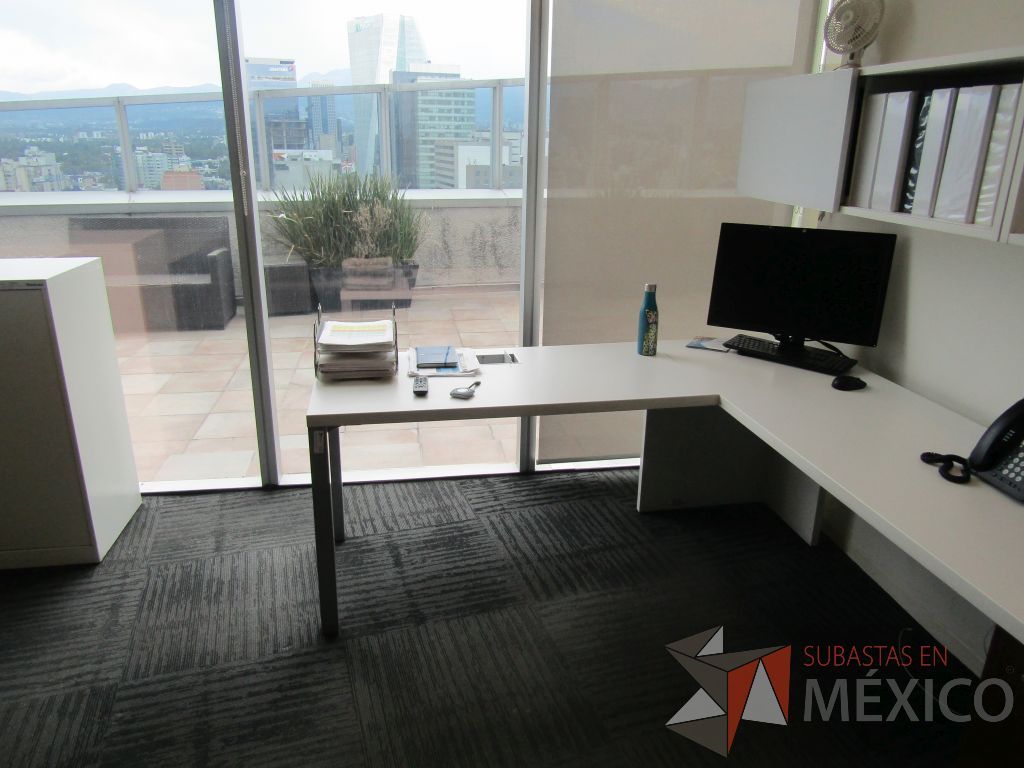 Lote 038 - Escritorio en escuadra con gabinete de pedestal, gabinete alto con 2 puertas y 2 cajones color café y 2 Gavetas empotradas con 2 puertas puertas corredizas - Imagen 7