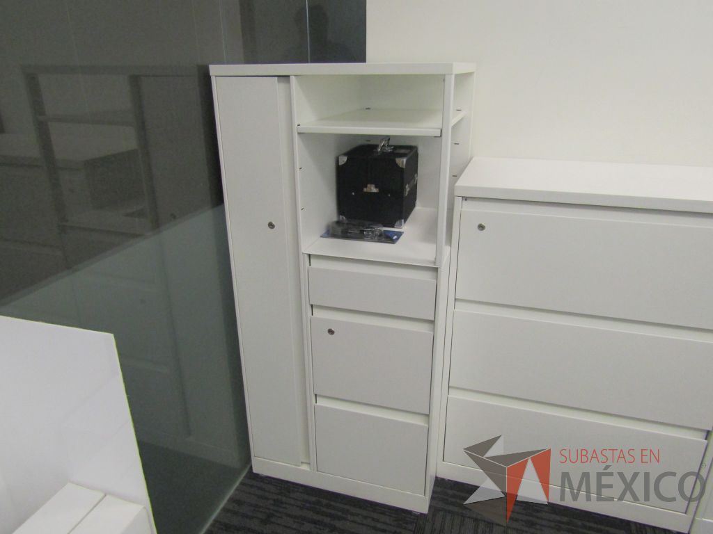 Lote 171 - Gabinete metálico con 3 cajones, 1 puerta y 1 entrepaño color blanco. - Imagen 7