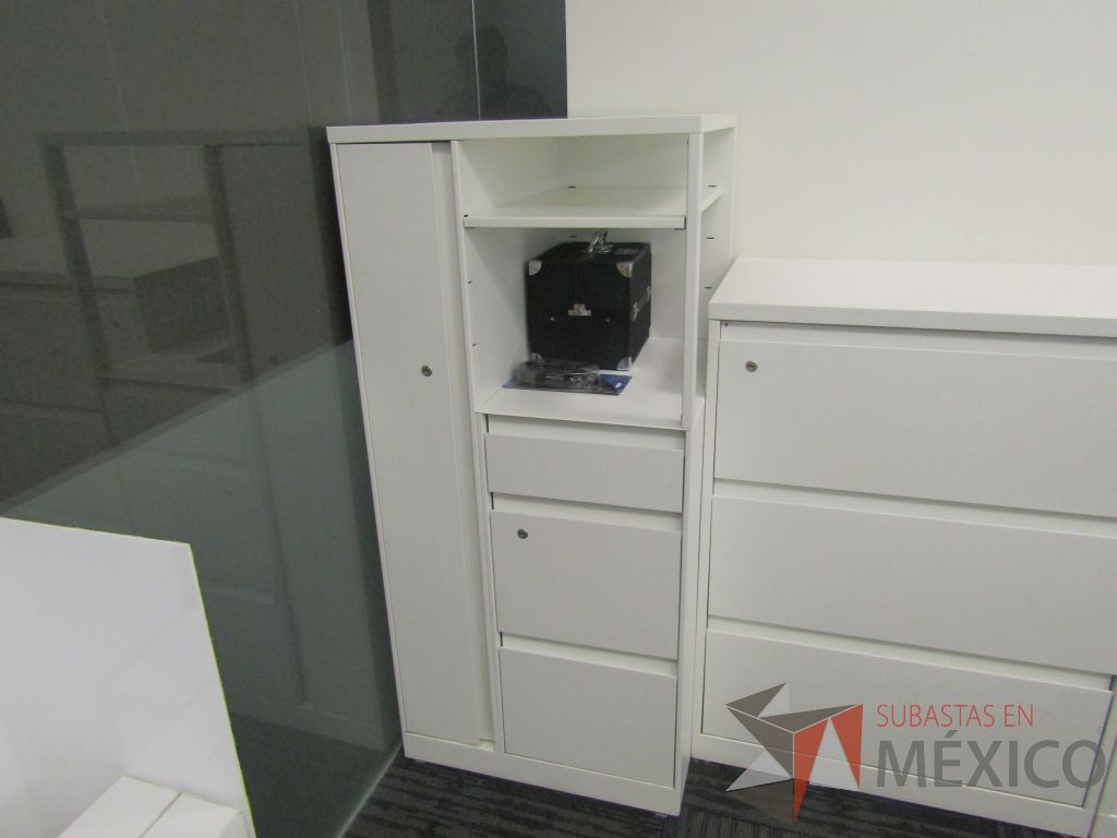Lote 171 - Gabinete metálico con 3 cajones, 1 puerta y 1 entrepaño color blanco. - Imagen 9