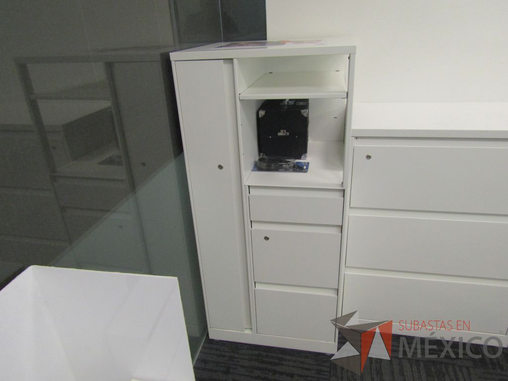 Lote 167 -2 Gabinetes metálicos con 3 cajones, 1 puerta y 1 entrepaño color blanco - Imagen 9