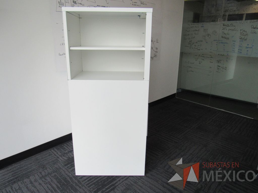 Lote 205 - 2 Gabinetes metálicos con 3 cajones, 1 puerta y 1 entrepaño color blanco. - Imagen 3