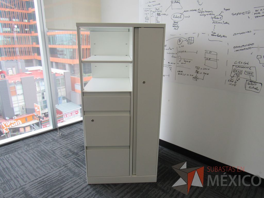 Lote 367 - 2 Gabinetes metálicos con 3 cajones, 1 puerta y 1 entrepaño color blanco. - Imagen 4