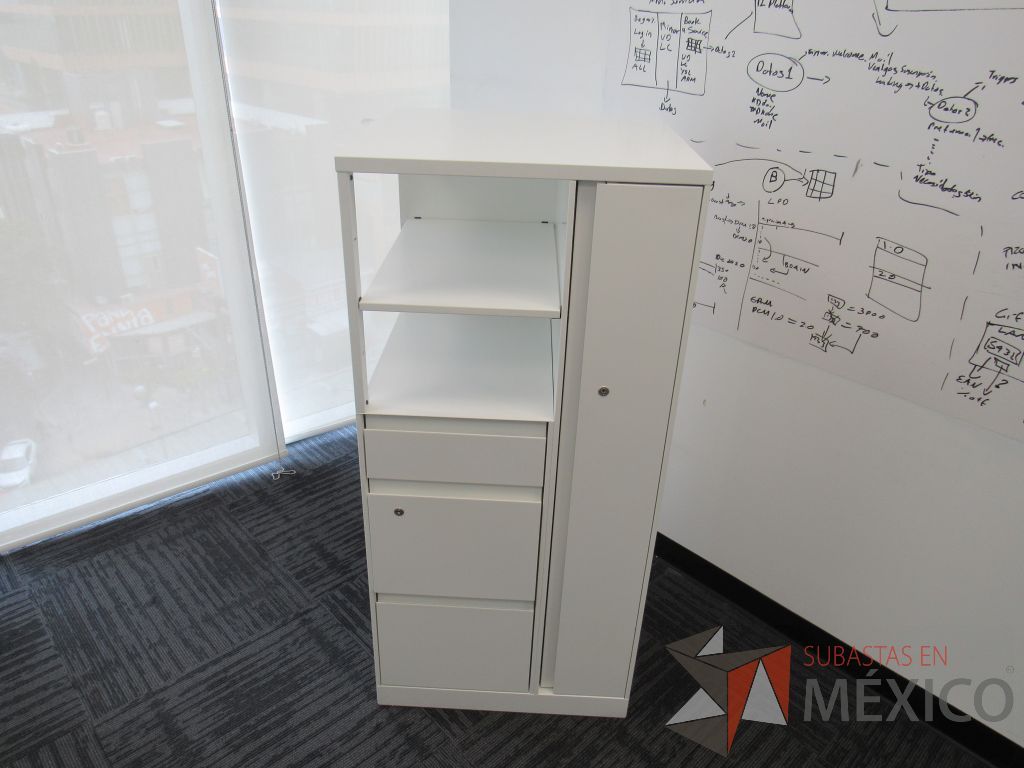 Lote 205 - 2 Gabinetes metálicos con 3 cajones, 1 puerta y 1 entrepaño color blanco. - Imagen 7