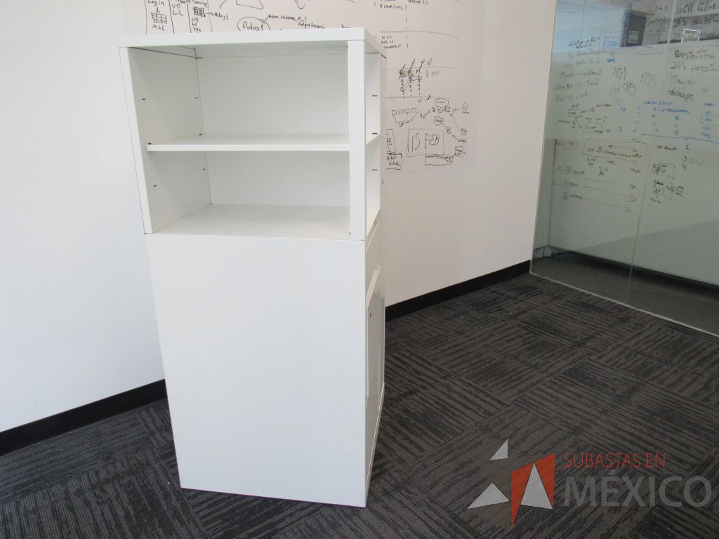 Lote 205 - 2 Gabinetes metálicos con 3 cajones, 1 puerta y 1 entrepaño color blanco. - Imagen 8