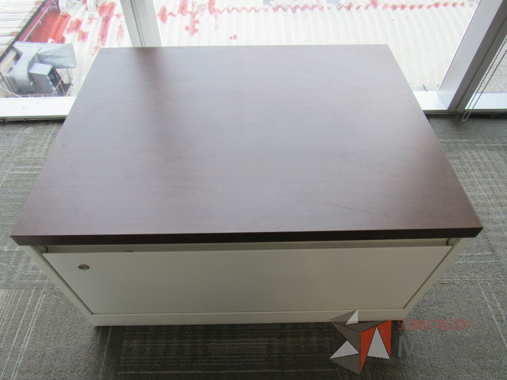Lote 203 - Escritorio en escuadra con gabinete bajo de pedestal y Gabinete de 1 cajón con cubierta color café. - Imagen 9
