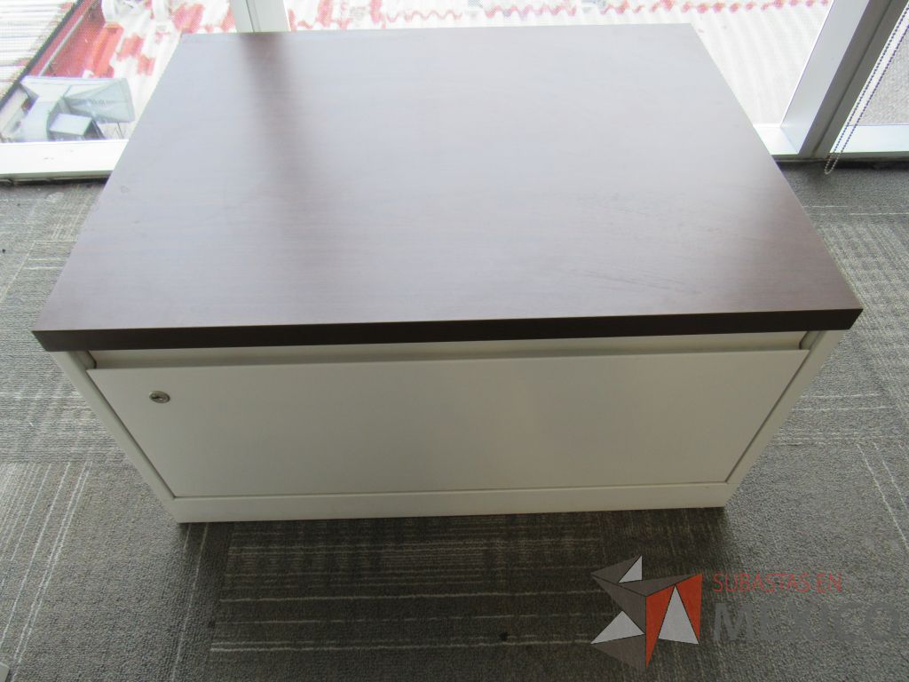 Lote 203 - Escritorio en escuadra con gabinete bajo de pedestal y Gabinete de 1 cajón con cubierta color café. - Imagen 10