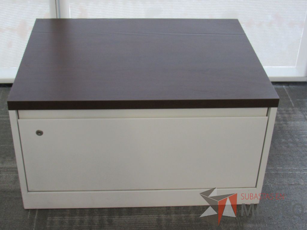 Lote 203 - Escritorio en escuadra con gabinete bajo de pedestal y Gabinete de 1 cajón con cubierta color café. - Imagen 12