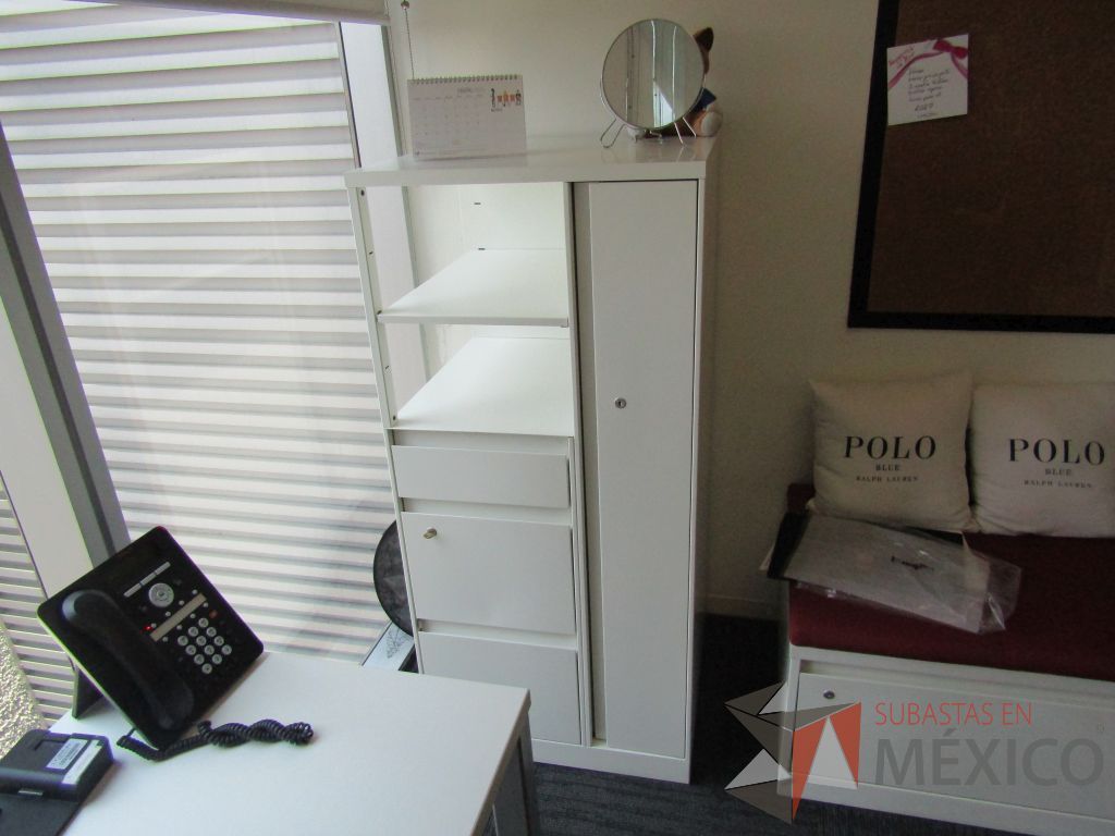 Lote 264 - Gabinete metálico con 3 cajones, 1 puerta y 1 entrepaño color blanco. - Imagen 5