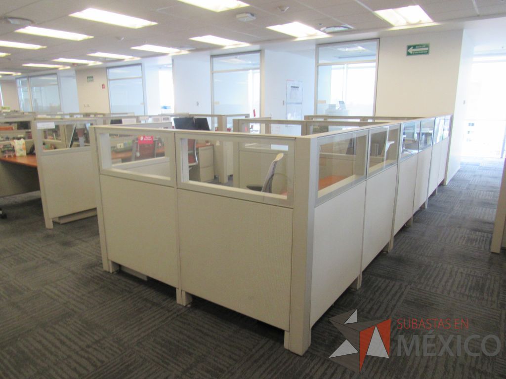 Lote 287 - Estación de trabajo para 3 personas con 3 archiveros de pedestal de 2 cajones - Imagen 3