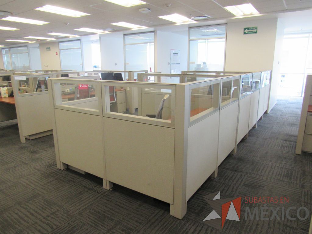Lote 287 - Estación de trabajo para 3 personas con 3 archiveros de pedestal de 2 cajones - Imagen 4