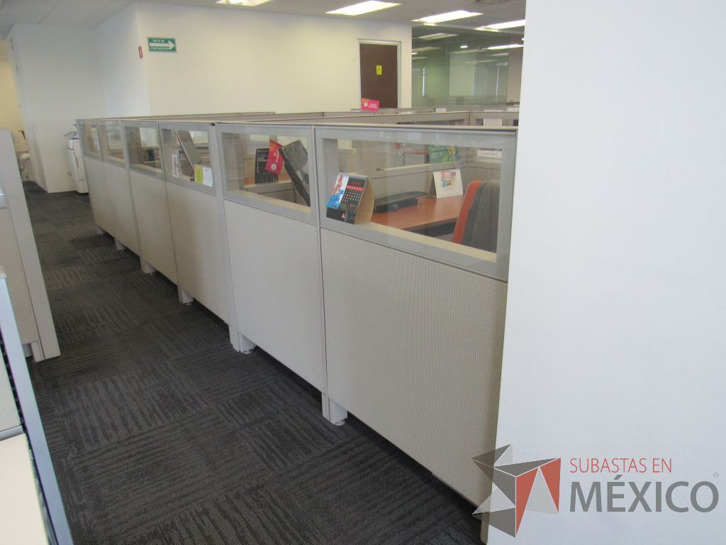 Lote 287 - Estación de trabajo para 3 personas con 3 archiveros de pedestal de 2 cajones - Imagen 5