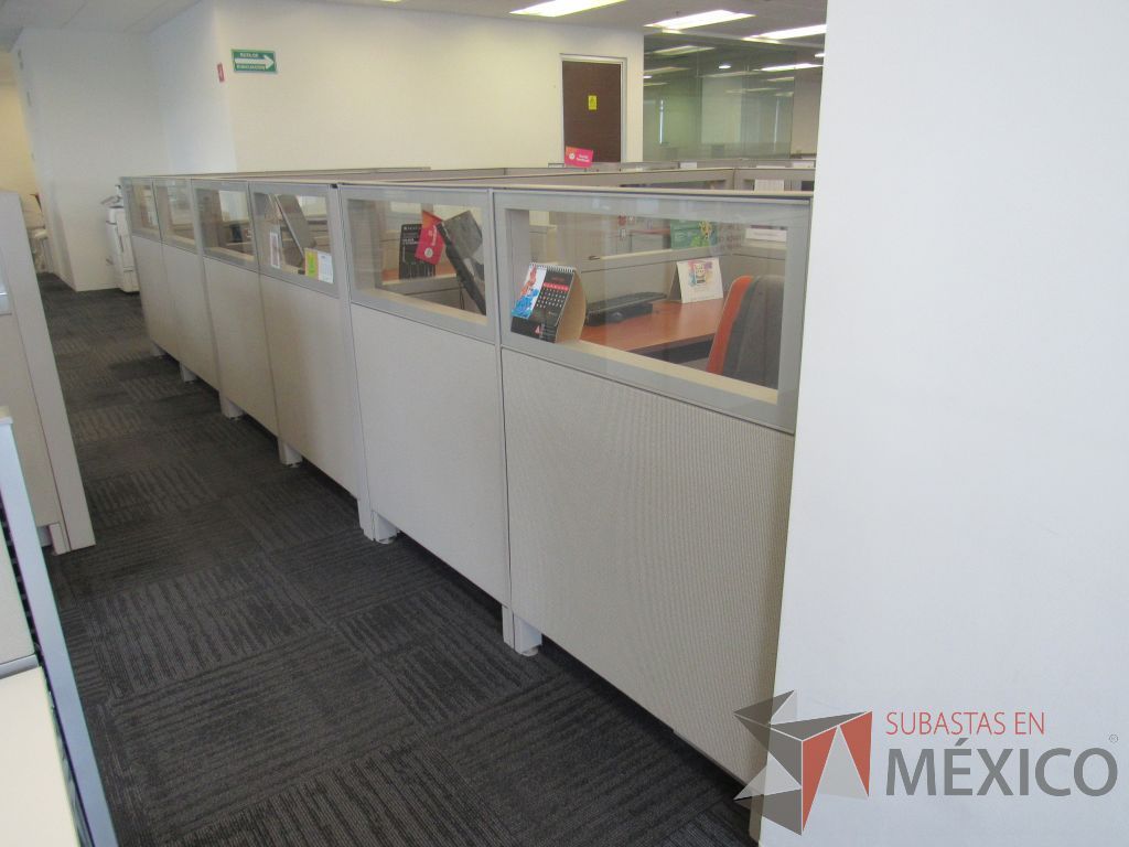 Lote 287 - Estación de trabajo para 3 personas con 3 archiveros de pedestal de 2 cajones - Imagen 6