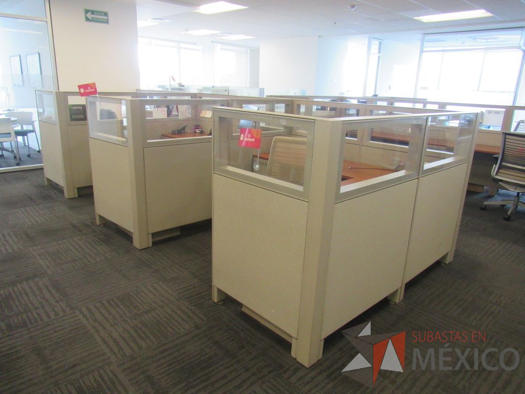 Lote 287 - Estación de trabajo para 3 personas con 3 archiveros de pedestal de 2 cajones - Imagen 7