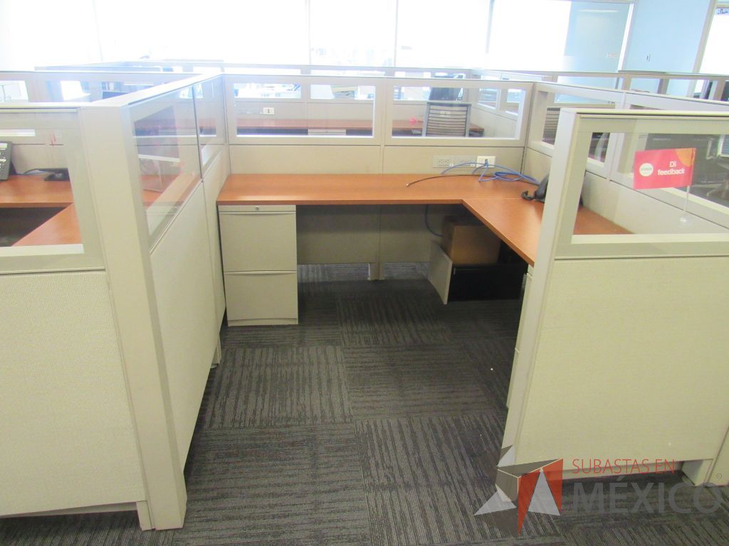 Lote 287 - Estación de trabajo para 3 personas con 3 archiveros de pedestal de 2 cajones - Imagen 8