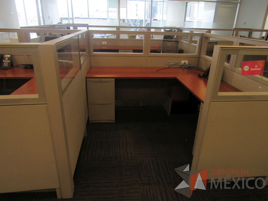 Lote 287 - Estación de trabajo para 3 personas con 3 archiveros de pedestal de 2 cajones - Imagen 9