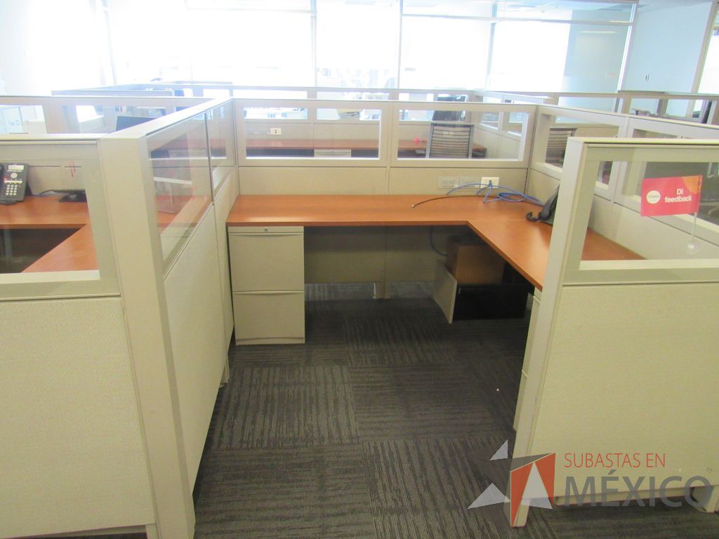Lote 287 - Estación de trabajo para 3 personas con 3 archiveros de pedestal de 2 cajones - Imagen 10