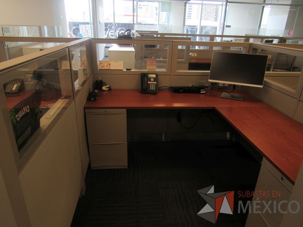 Lote 287 - Estación de trabajo para 3 personas con 3 archiveros de pedestal de 2 cajones - Imagen 12