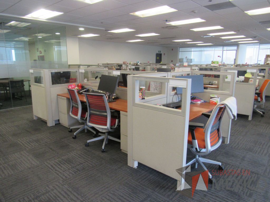 Lote 289 - Estación de trabajo para 6 personas con 6 archiveros de pedestal de 2 cajones - Imagen 2