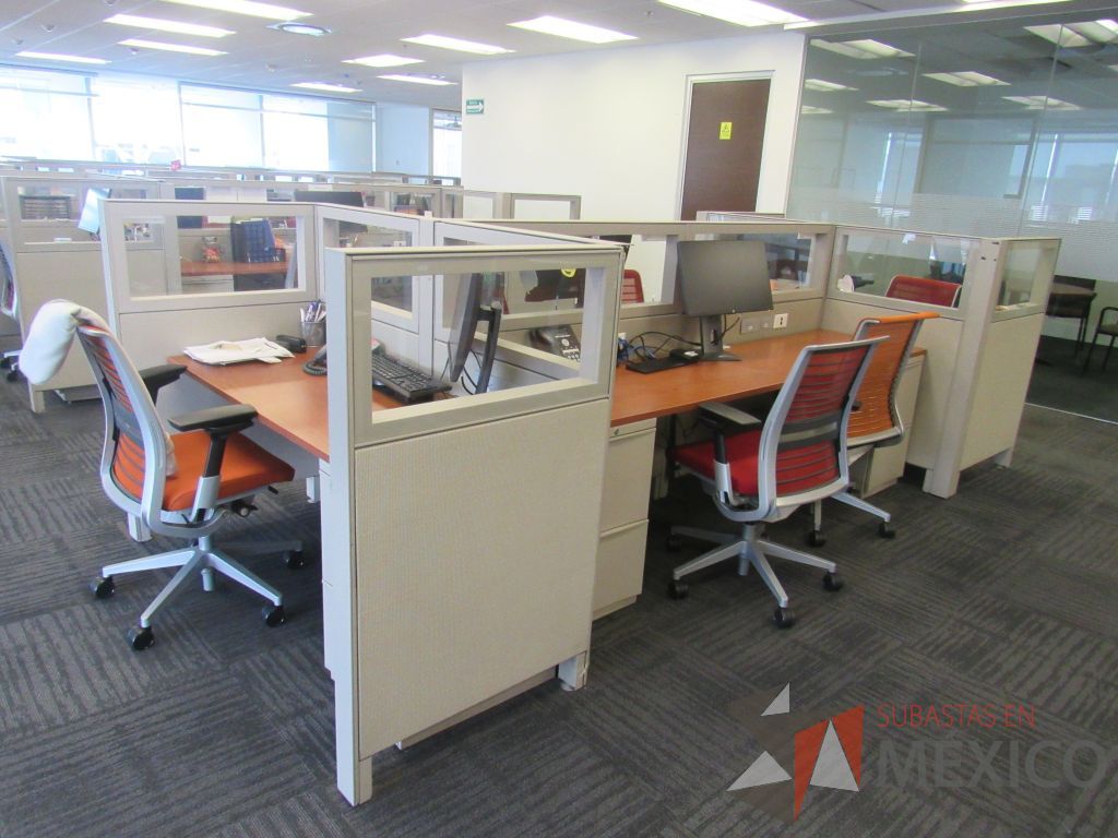 Lote 289 - Estación de trabajo para 6 personas con 6 archiveros de pedestal de 2 cajones - Imagen 3