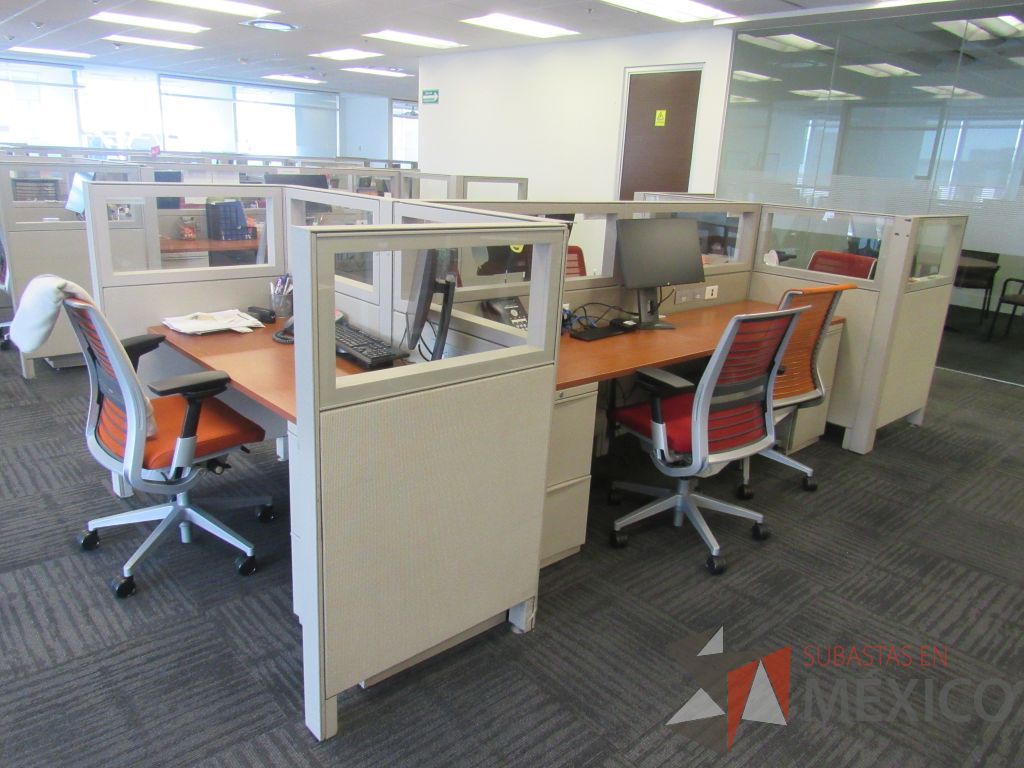 Lote 289 - Estación de trabajo para 6 personas con 6 archiveros de pedestal de 2 cajones - Imagen 4
