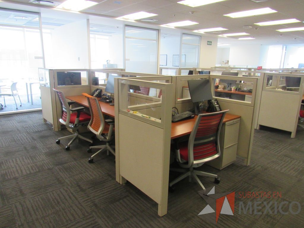 Lote 289 - Estación de trabajo para 6 personas con 6 archiveros de pedestal de 2 cajones - Imagen 5