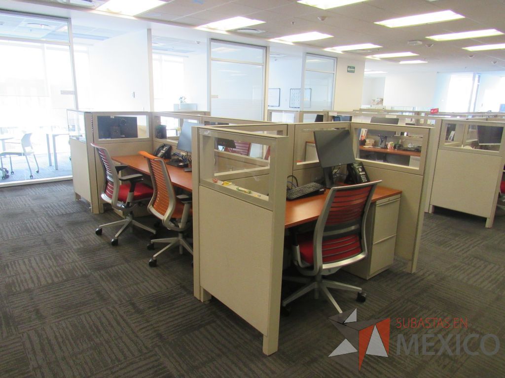 Lote 289 - Estación de trabajo para 6 personas con 6 archiveros de pedestal de 2 cajones - Imagen 6
