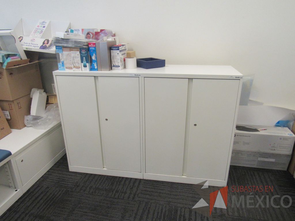 Lote 108 - 2 Gabinete metálico con 4 puertas color blanco