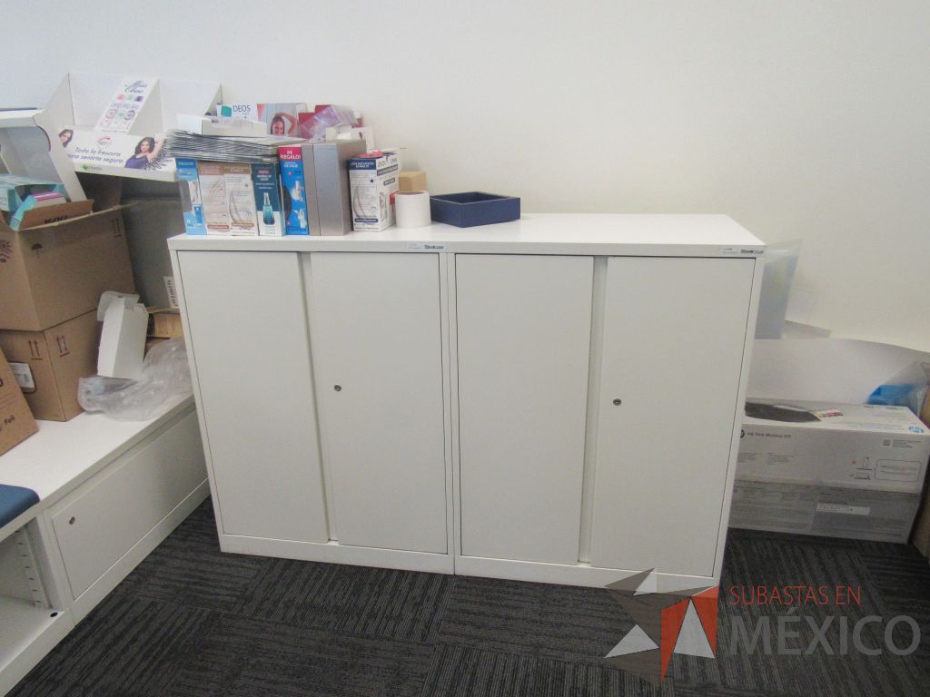 Lote 108 - 2 Gabinete metálico con 4 puertas color blanco - Imagen 3