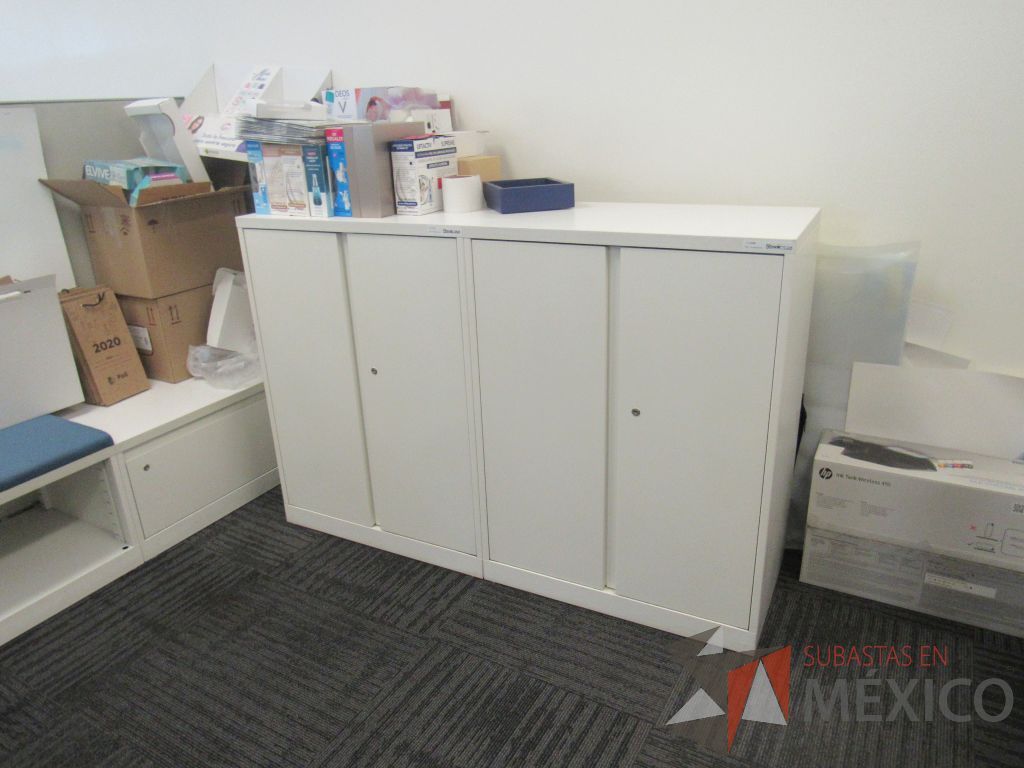 Lote 108 - 2 Gabinete metálico con 4 puertas color blanco - Imagen 6