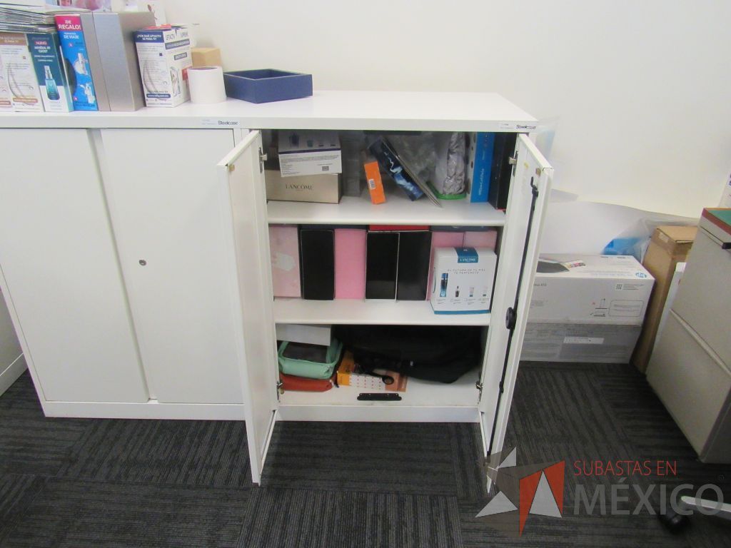 Lote 108 - 2 Gabinete metálico con 4 puertas color blanco - Imagen 8