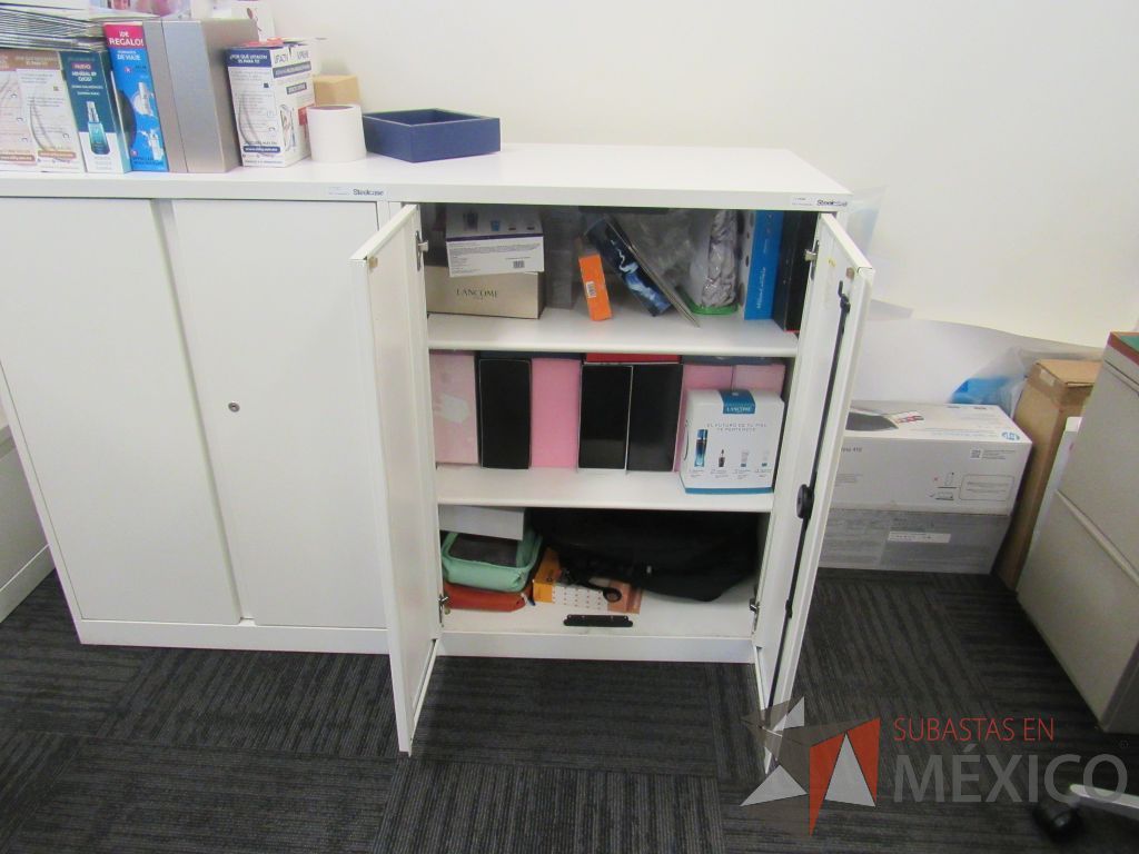 Lote 108 - 2 Gabinete metálico con 4 puertas color blanco - Imagen 10