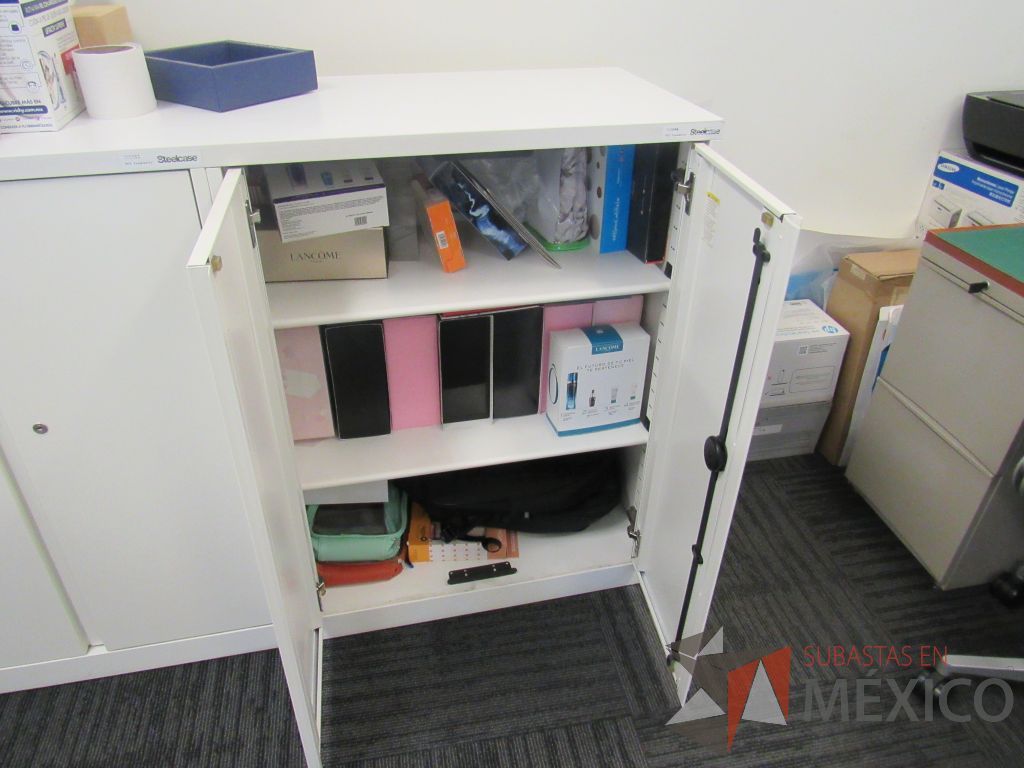 Lote 108 - 2 Gabinete metálico con 4 puertas color blanco - Imagen 11