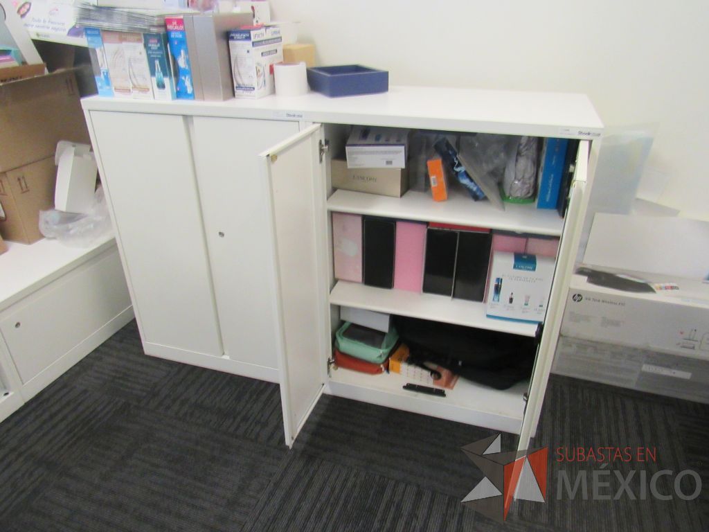 Lote 108 - 2 Gabinete metálico con 4 puertas color blanco - Imagen 12