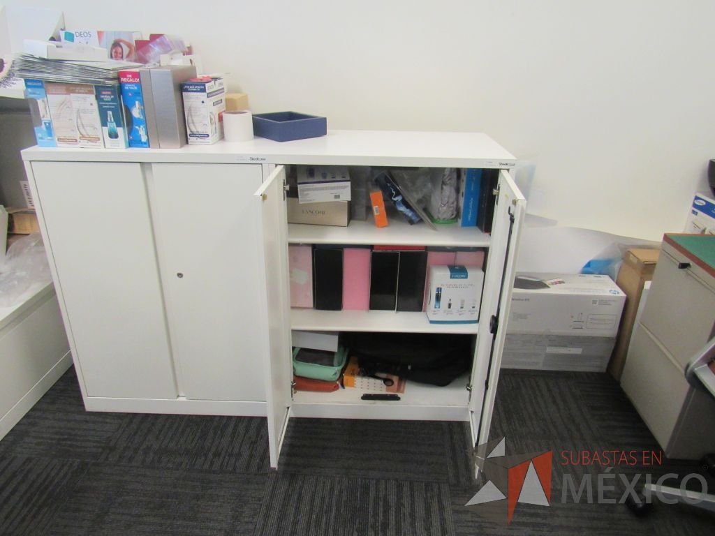 Lote 108 - 2 Gabinete metálico con 4 puertas color blanco - Imagen 13