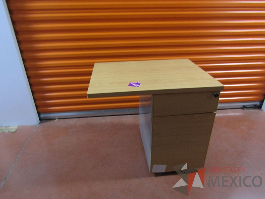 Lote 005 - 2 Archiveros de 3 cajones con cubierta para escritorio de costado derecho
