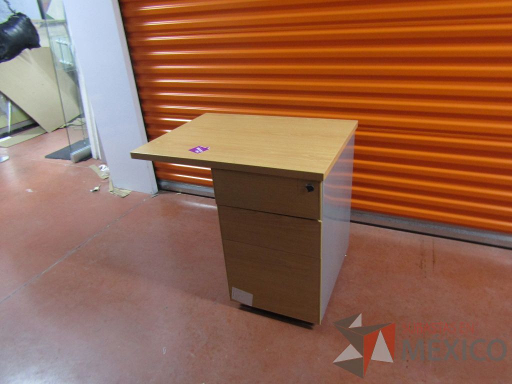 Lote 005 - 2 Archiveros de 3 cajones con cubierta para escritorio de costado derecho - Imagen 5