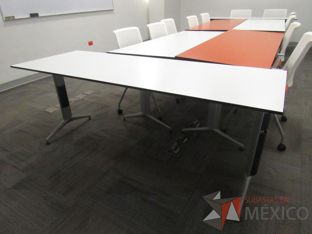 Lote 012 - Mesa de trabajo con base metálica y cubierta color naranja - Imagen 5