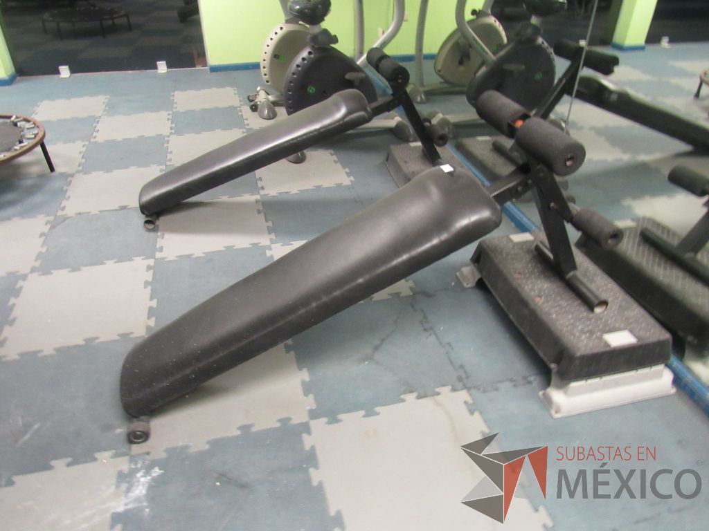 Lote 021 - Banco plano para abdominales y Bicicleta en mal estado, sin pedales y asiento roto - Imagen 11