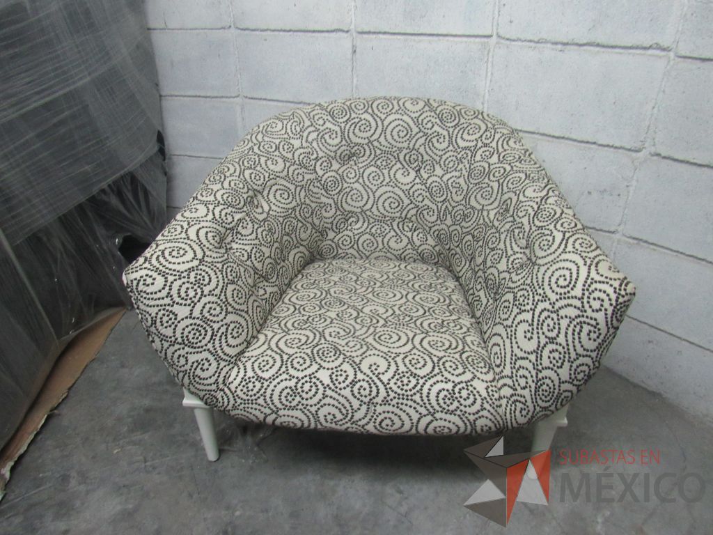 Lote 006 - Silla con base de madera color blanco, asiento y respaldo en tela - Imagen 2