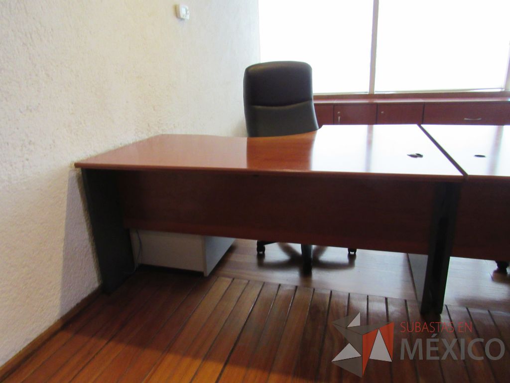 Lote 012 - Estación de trabajo para 6 personas, Escritorio y Gabinete - Imagen 3