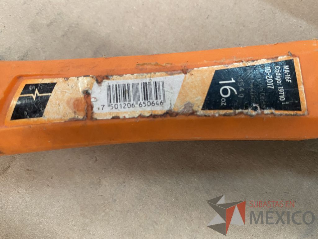 Lote 178 - 2 Exactos , Porta herramienta, Martillo anti-vibración, Escuadras metálicas, Cortadora, Uniones eléctricas... - Imagen 17