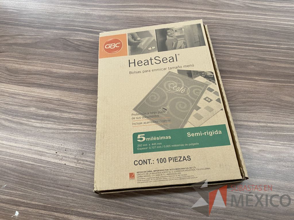 Lote 184 - Carpetas, Paquetes de hojas, Sobre bolsas, Engrapadoras y más - Imagen 208