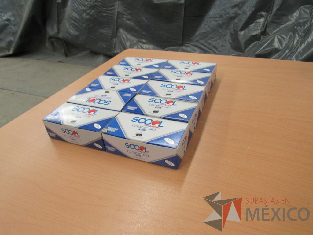Lote 184 - Carpetas, Paquetes de hojas, Sobre bolsas, Engrapadoras y más - Imagen 43
