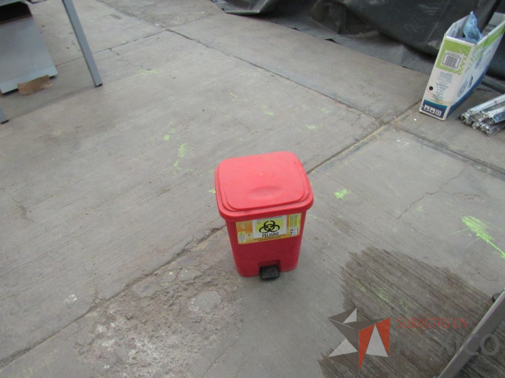 Lote 179 - (Más de 400 artículos), Contenedores para basura, Cubetas, Recogedores, Persianas... - Imagen 41