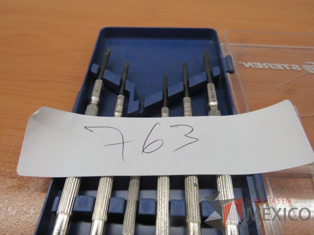 Lote 178 - 2 Exactos , Porta herramienta, Martillo anti-vibración, Escuadras metálicas, Cortadora, Uniones eléctricas... - Imagen 60