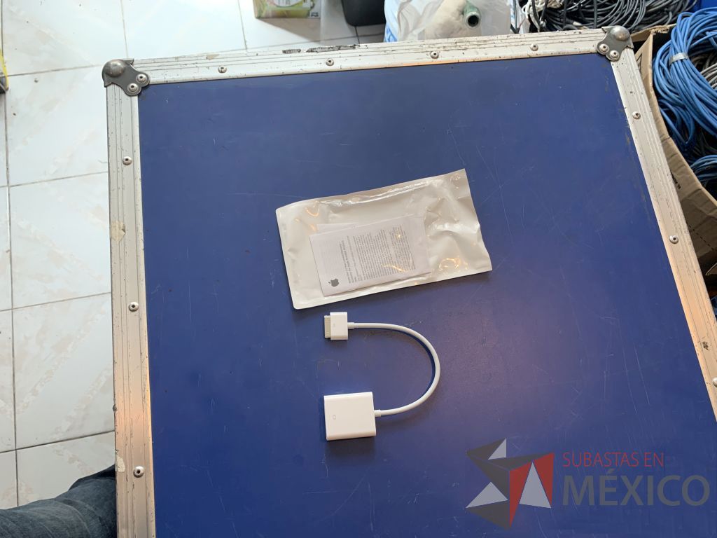 Lote 051 – 1 Cable AV/USB p/IPAD,2 adaptadores minidisplay a VGA original Apple,1 adaptador VGA a IPOD original Apple,1 adaptador VGA a HDMI,5 divisores VGA de 2 vias, 1 multiplexor Steren COM-315 - Imagen 15