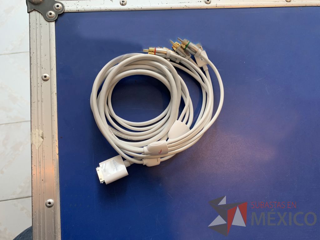 Lote 051 – 1 Cable AV/USB p/IPAD,2 adaptadores minidisplay a VGA original Apple,1 adaptador VGA a IPOD original Apple,1 adaptador VGA a HDMI,5 divisores VGA de 2 vias, 1 multiplexor Steren COM-315 - Imagen 3