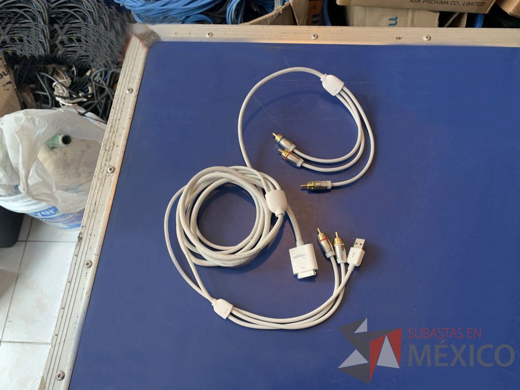 Lote 051 – 1 Cable AV/USB p/IPAD,2 adaptadores minidisplay a VGA original Apple,1 adaptador VGA a IPOD original Apple,1 adaptador VGA a HDMI,5 divisores VGA de 2 vias, 1 multiplexor Steren COM-315 - Imagen 4